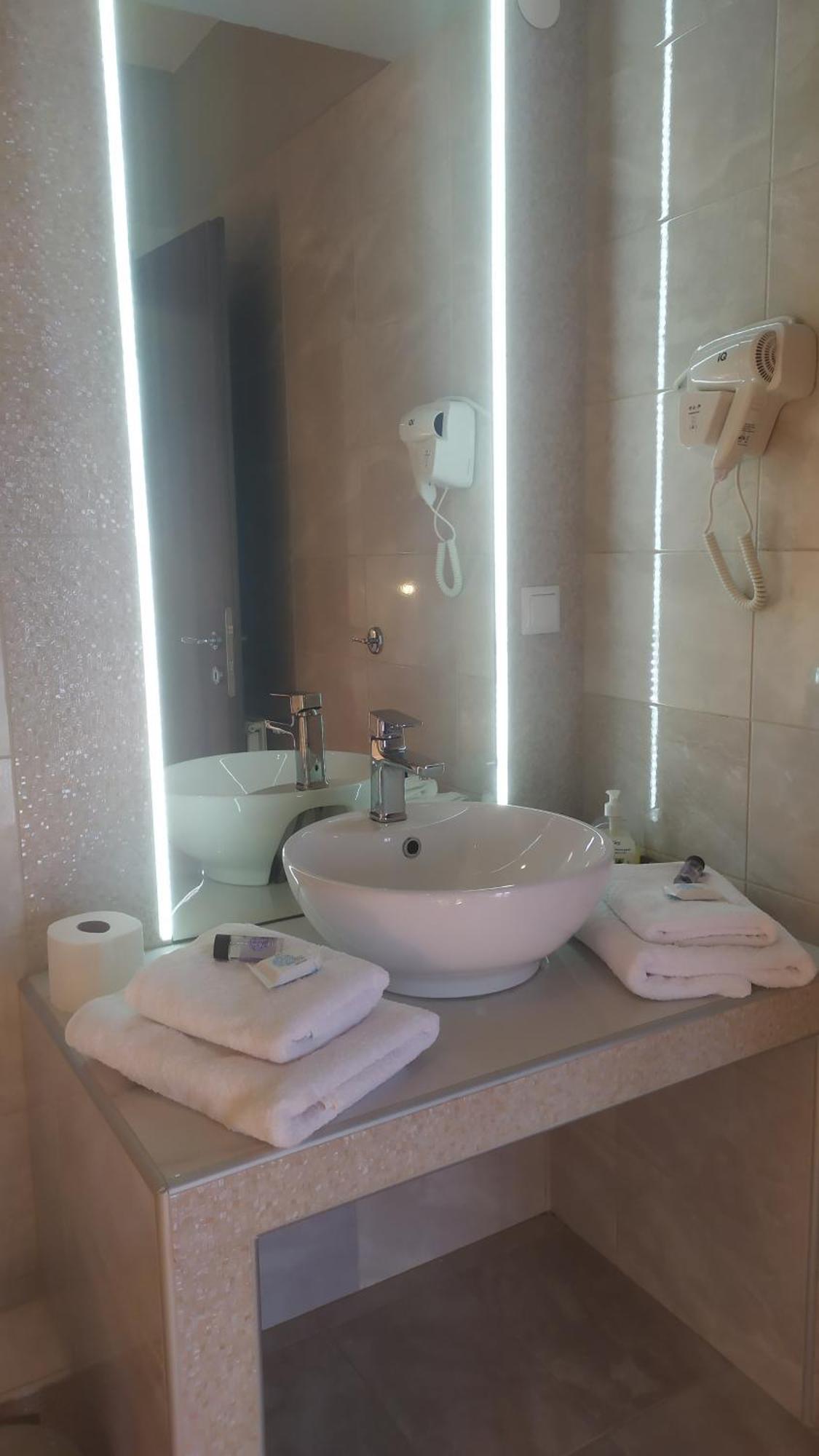 Smallhotel - Vevi Dış mekan fotoğraf