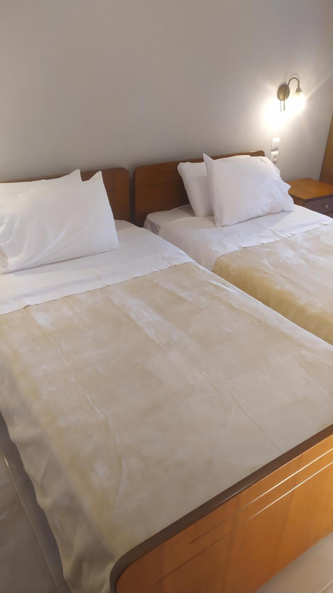Smallhotel - Vevi Dış mekan fotoğraf